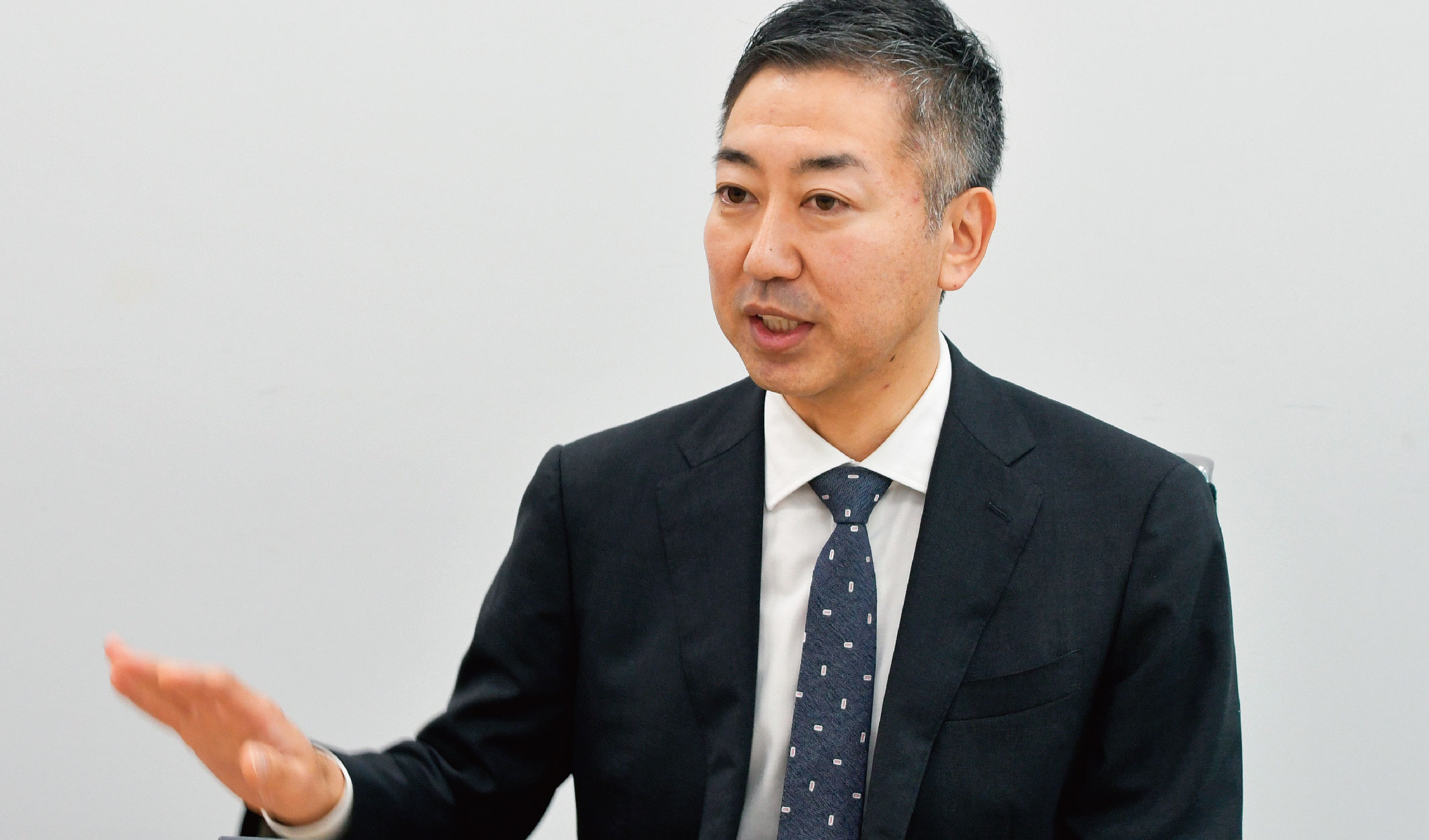 トーヨーカラー株式会社 機能材料営業部 部長 小畑 晃司