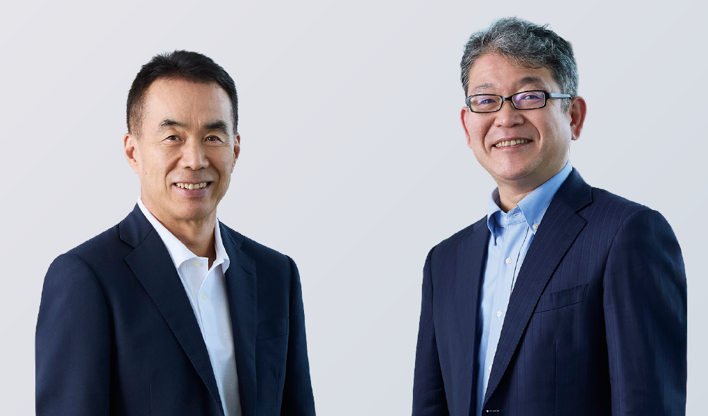 照片左起：国家政策研究所集团髙岛　悟CEO 竹原圭介教授