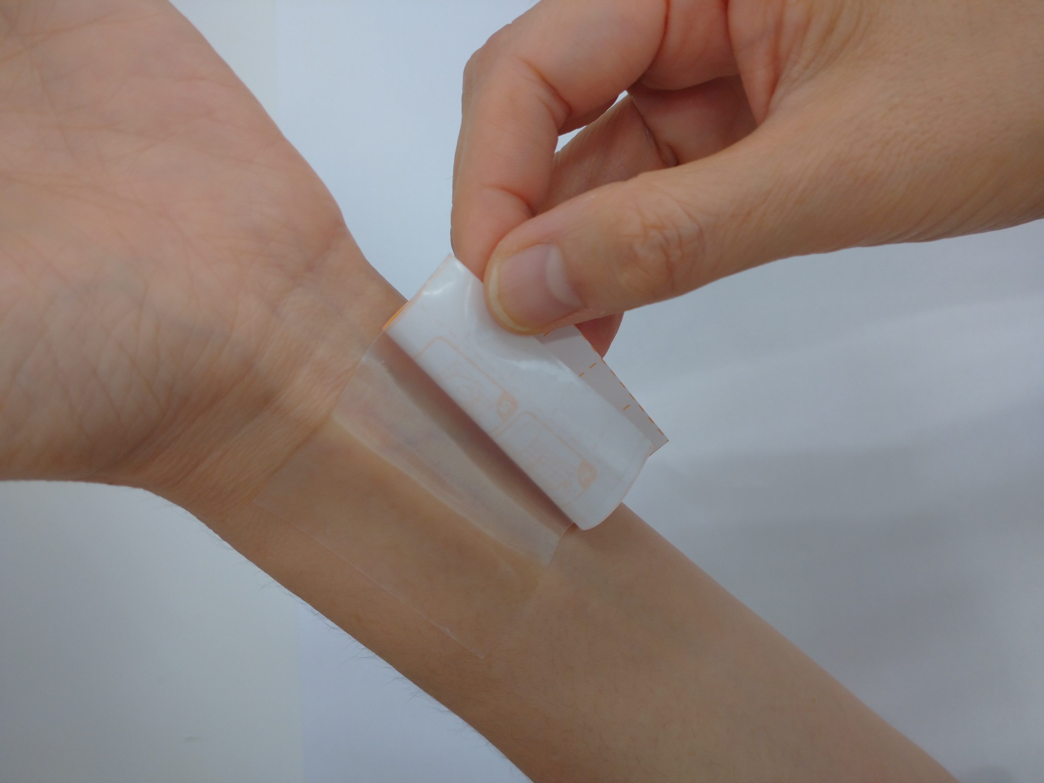 裁断済み　接着の科学 ADHESIVE GENERATION Amazon.co.jp: コンバテック エセンタ 粘着剥離剤スプレ- : 産業